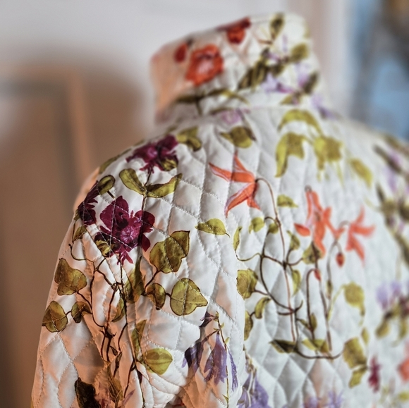 Lands End White & Floral Light Quilted Insulated Jacket - Picture 10 of 16